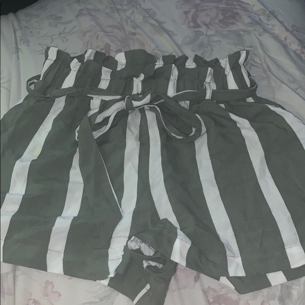 size medium cute and comfy dressy shorts
